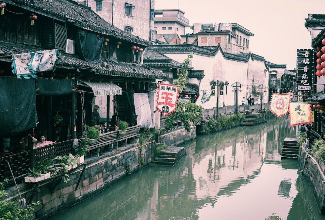 空袭敌营